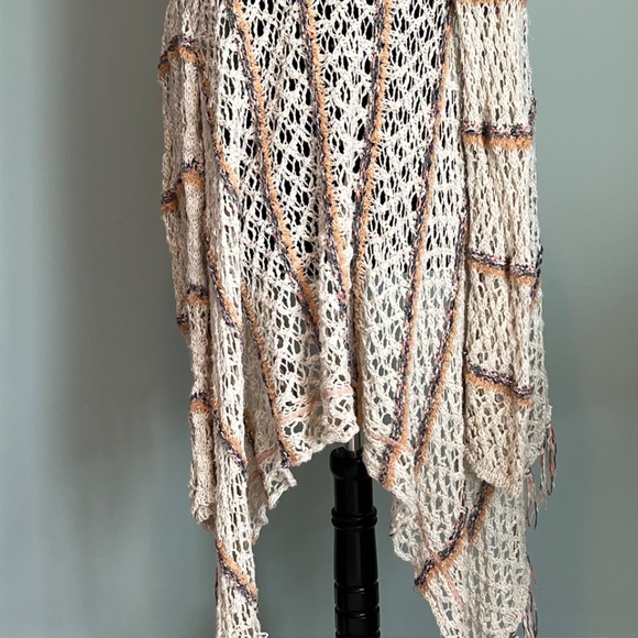 Buckle BKE Crochet Distressed Style Asymmetrical Boho Cardigan L - Picture 2 of 6